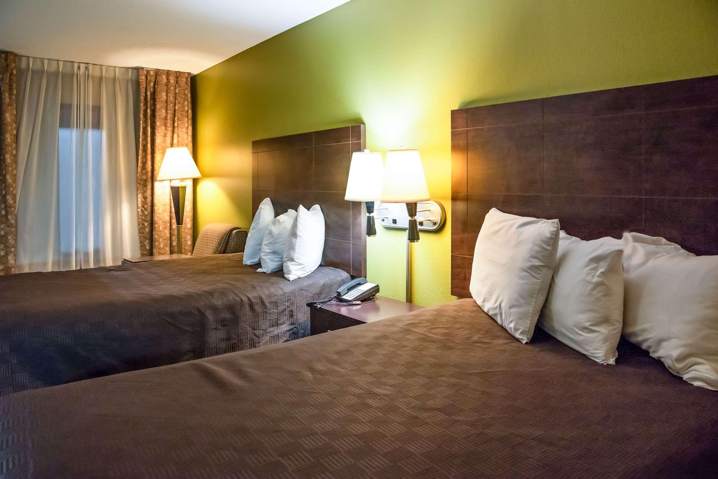 Rodeway Inn & Suites 클락스빌 외부 사진