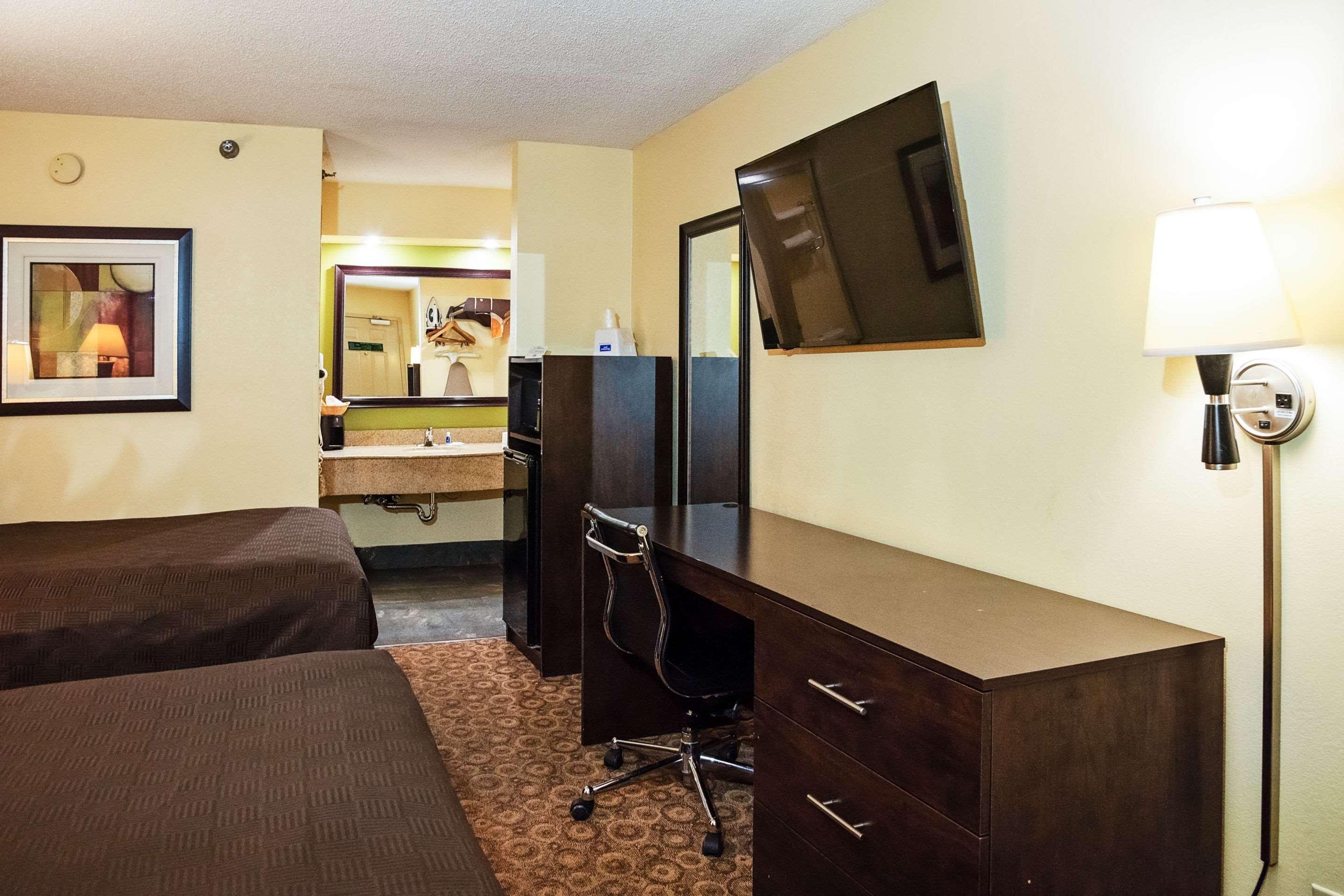 Rodeway Inn & Suites 클락스빌 외부 사진