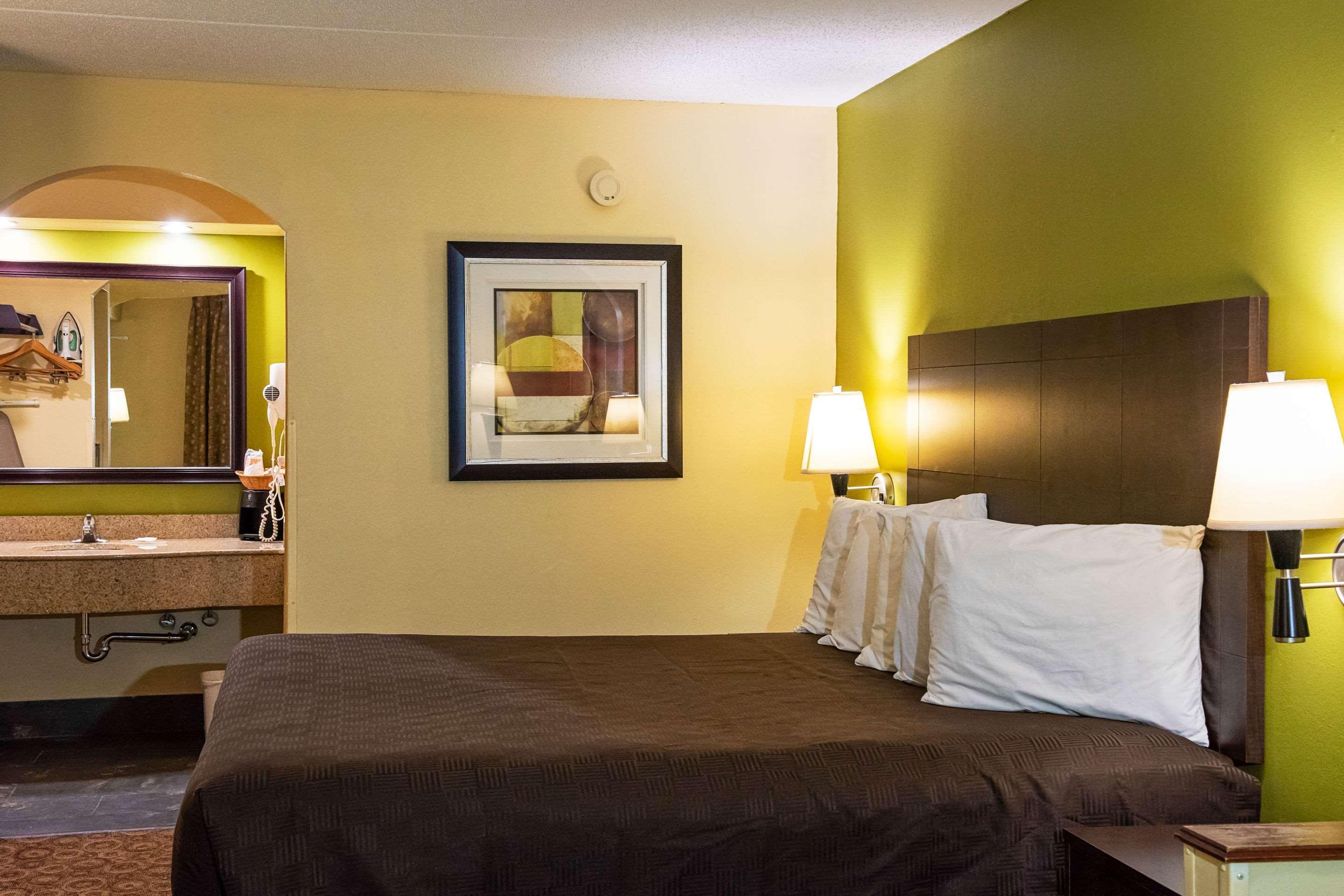 Rodeway Inn & Suites 클락스빌 외부 사진