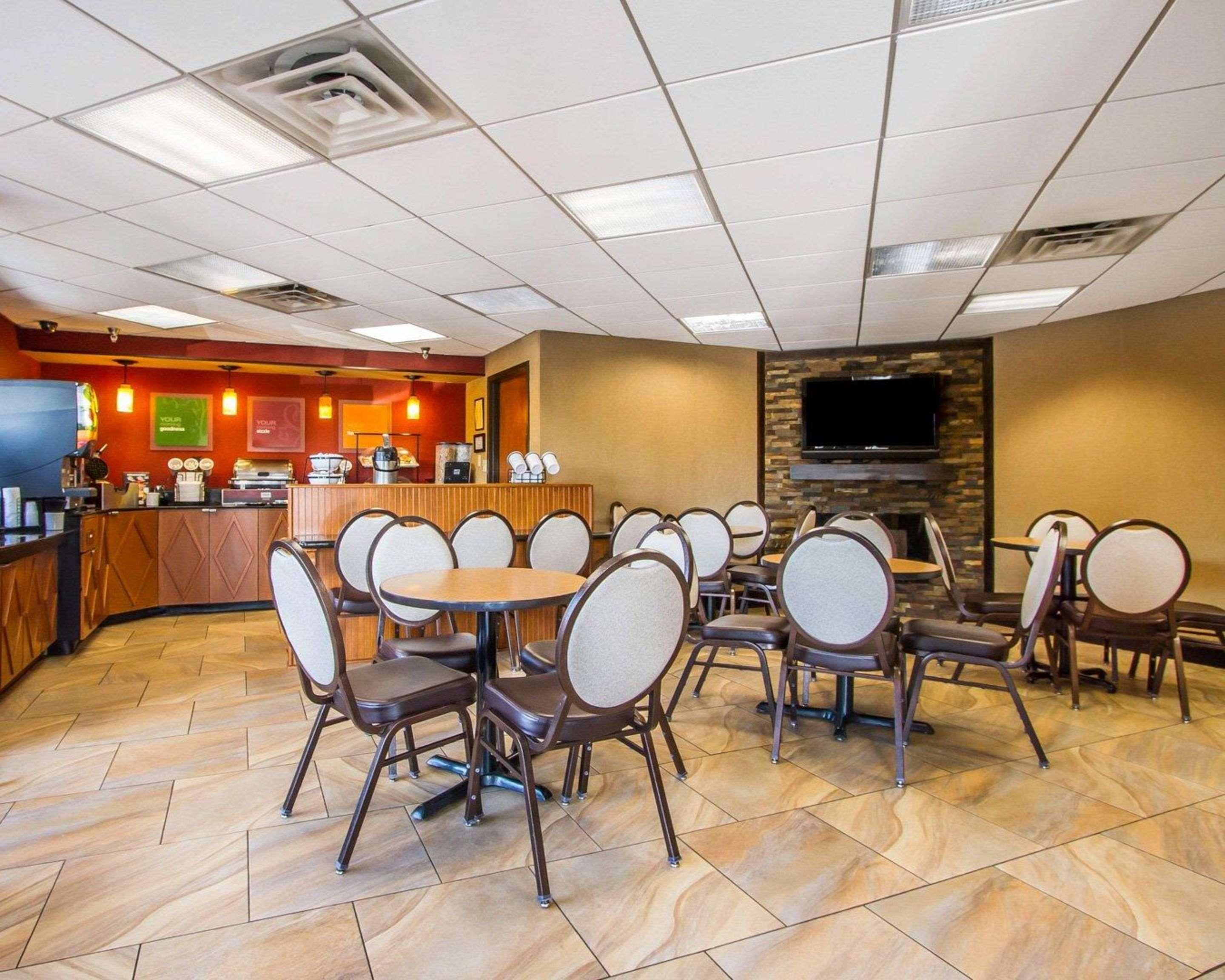 Rodeway Inn & Suites 클락스빌 외부 사진