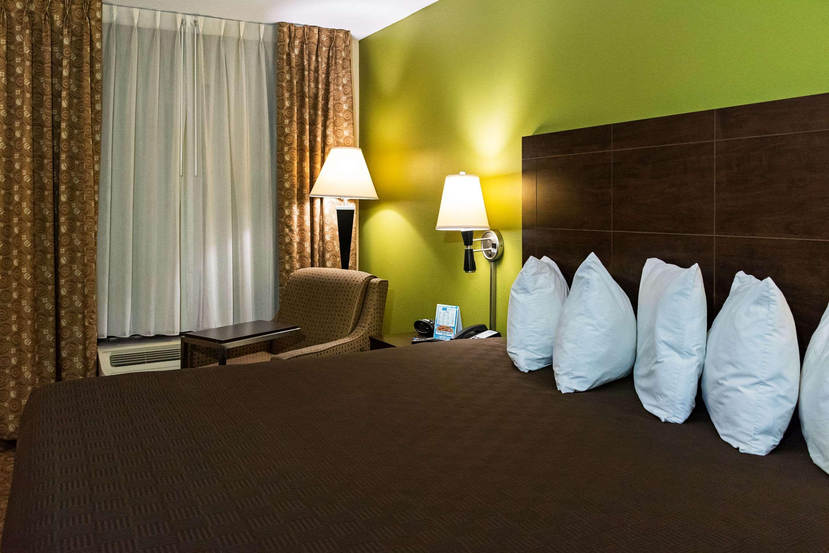Rodeway Inn & Suites 클락스빌 외부 사진