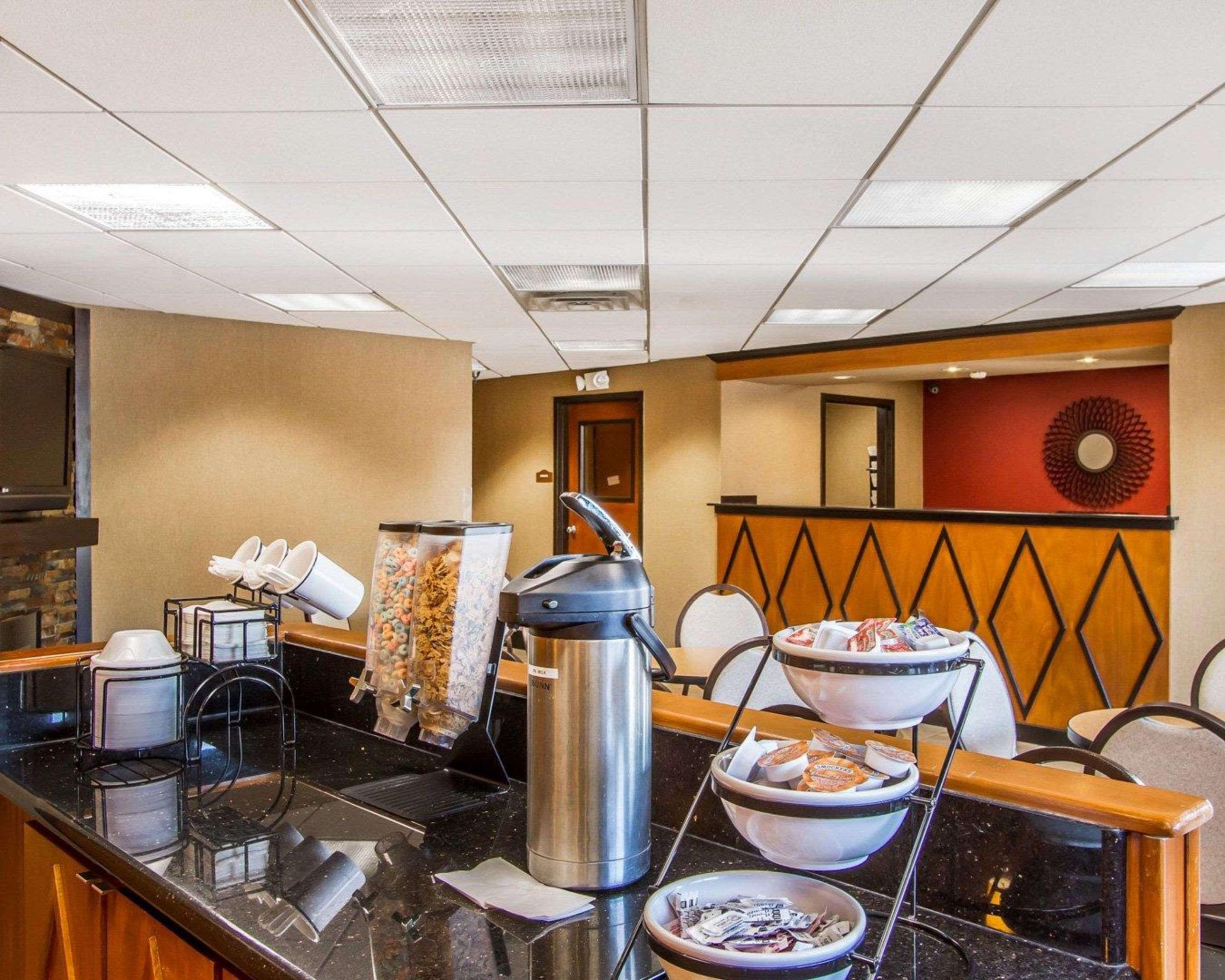 Rodeway Inn & Suites 클락스빌 외부 사진