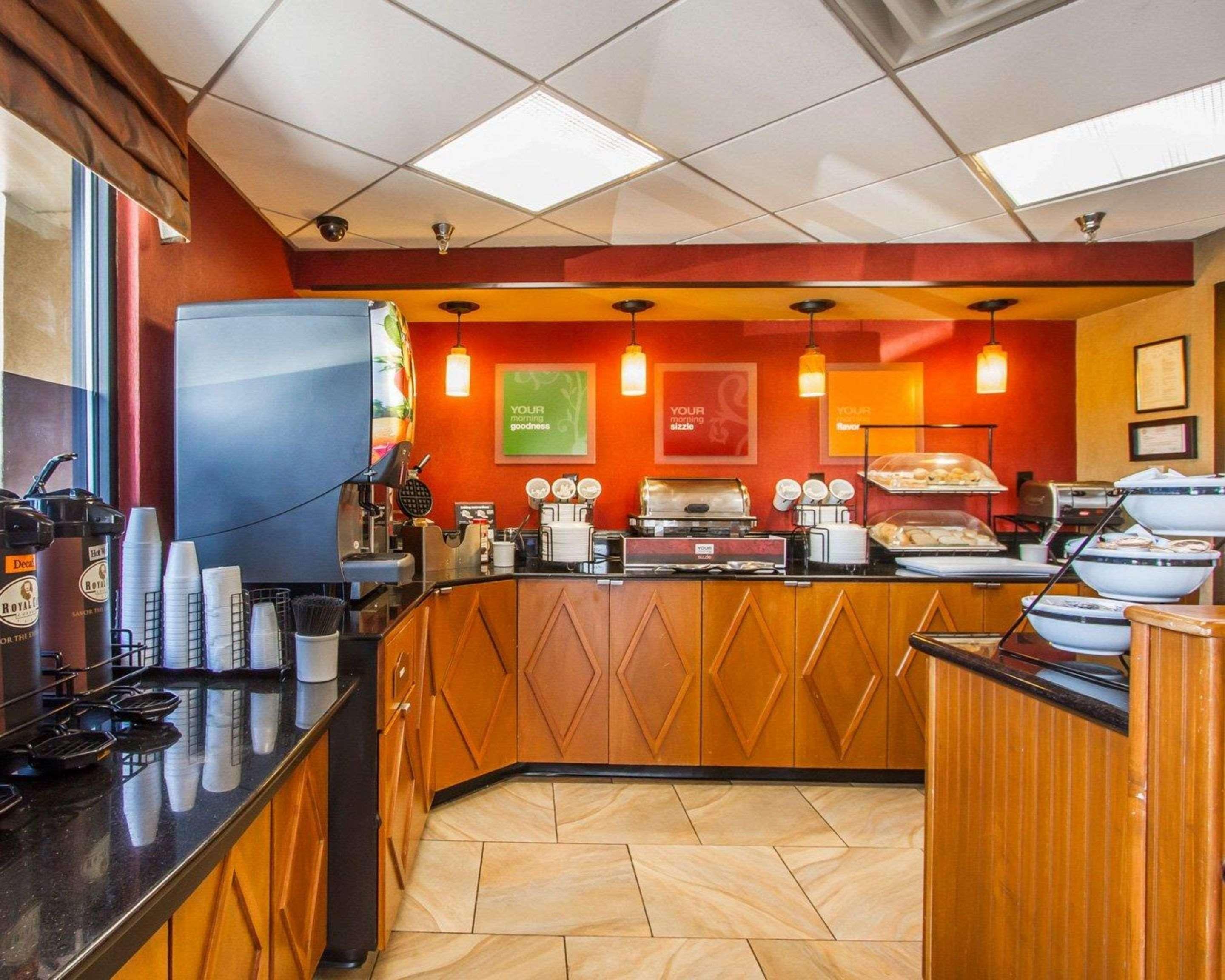 Rodeway Inn & Suites 클락스빌 외부 사진