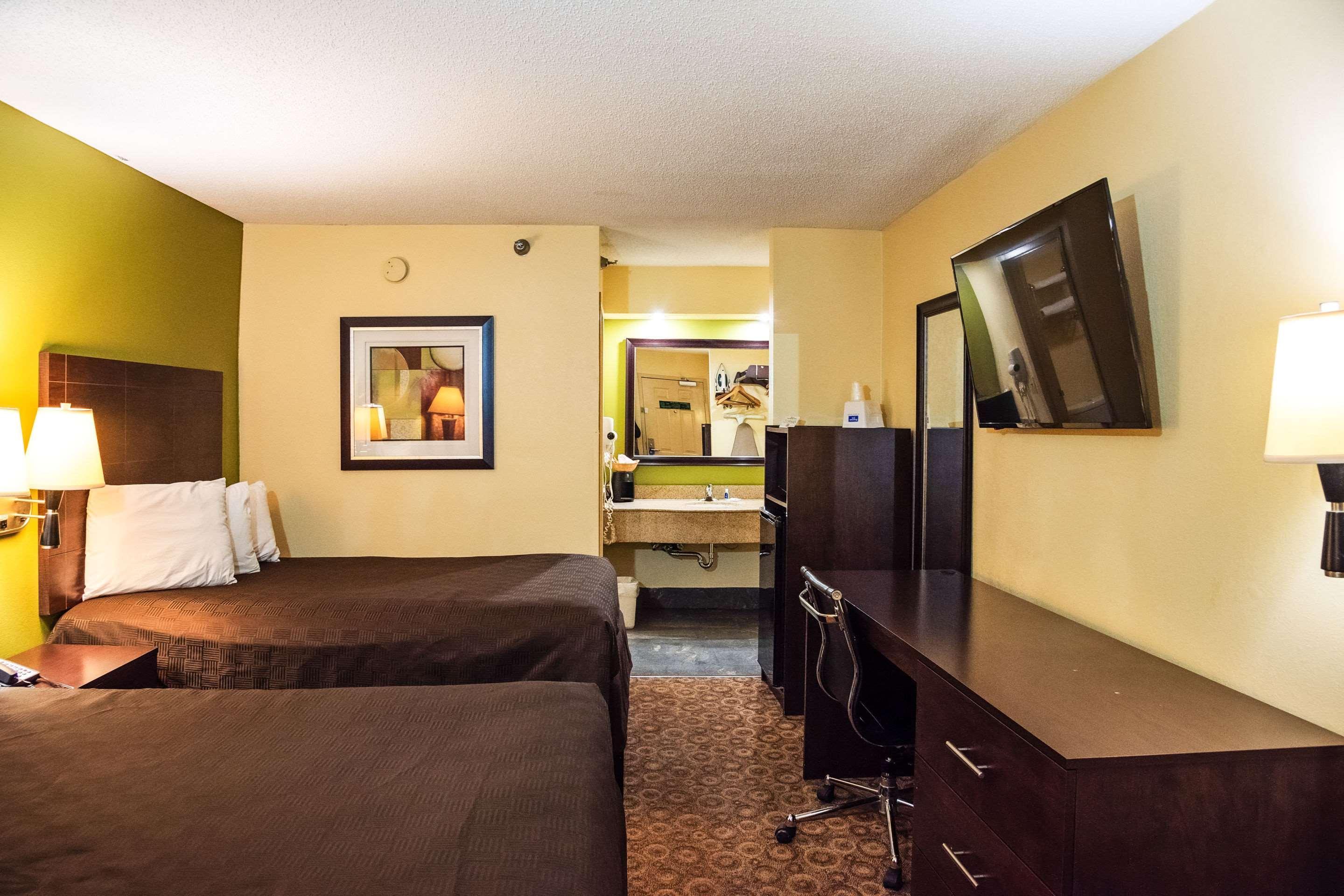 Rodeway Inn & Suites 클락스빌 외부 사진