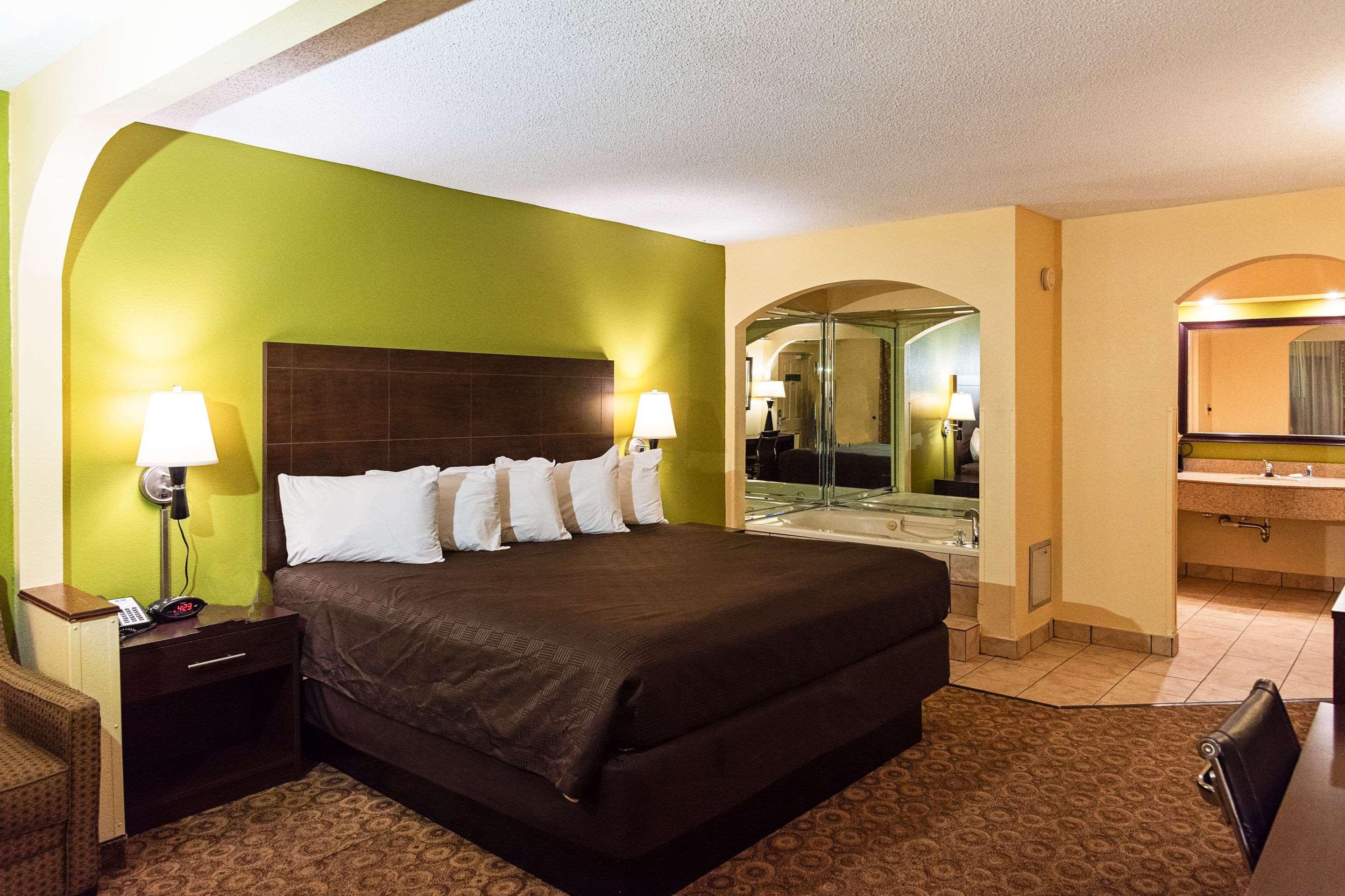 Rodeway Inn & Suites 클락스빌 외부 사진
