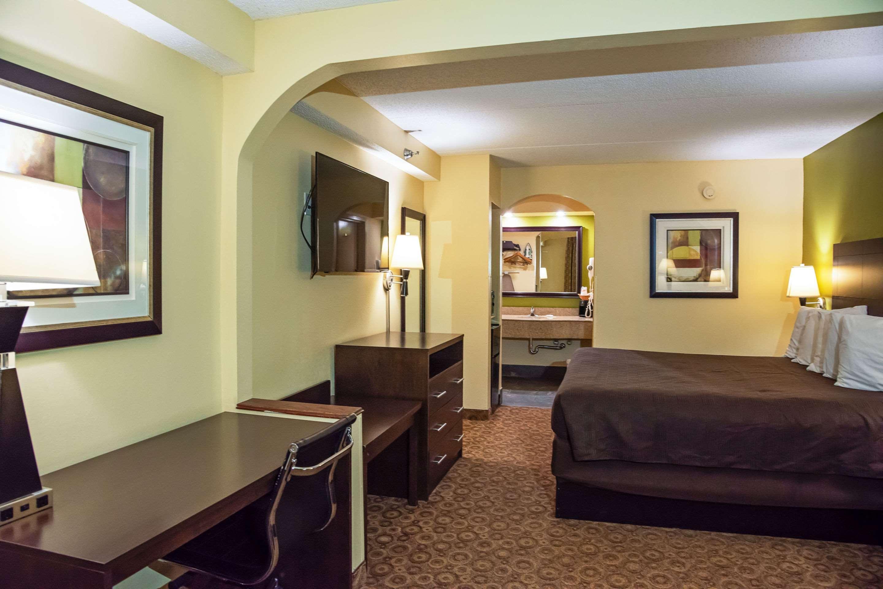 Rodeway Inn & Suites 클락스빌 외부 사진