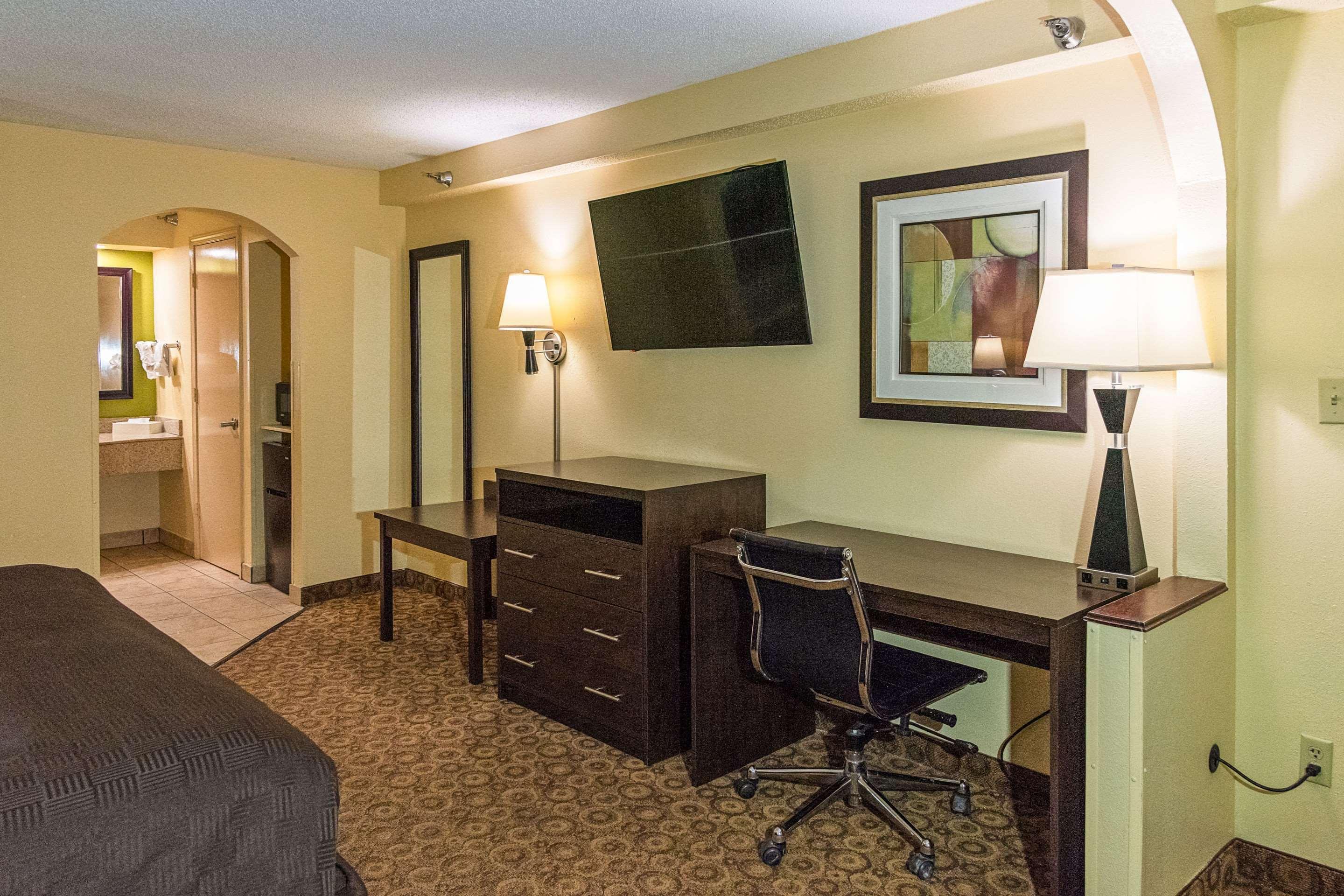 Rodeway Inn & Suites 클락스빌 외부 사진