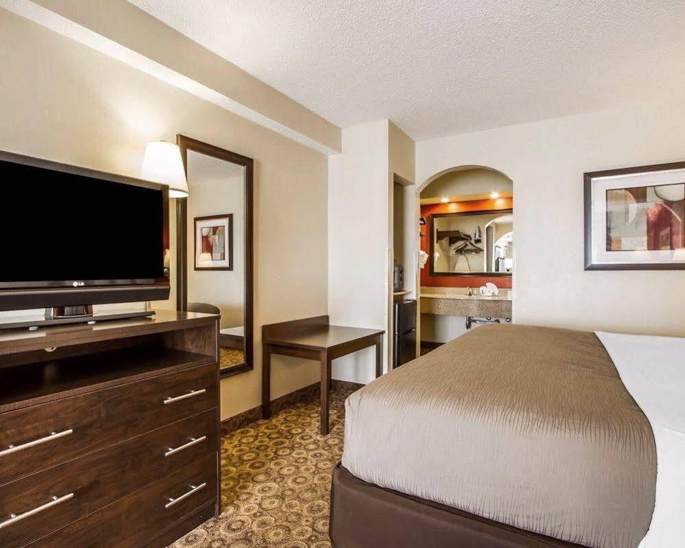 Rodeway Inn & Suites 클락스빌 외부 사진