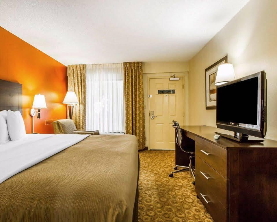 Rodeway Inn & Suites 클락스빌 외부 사진