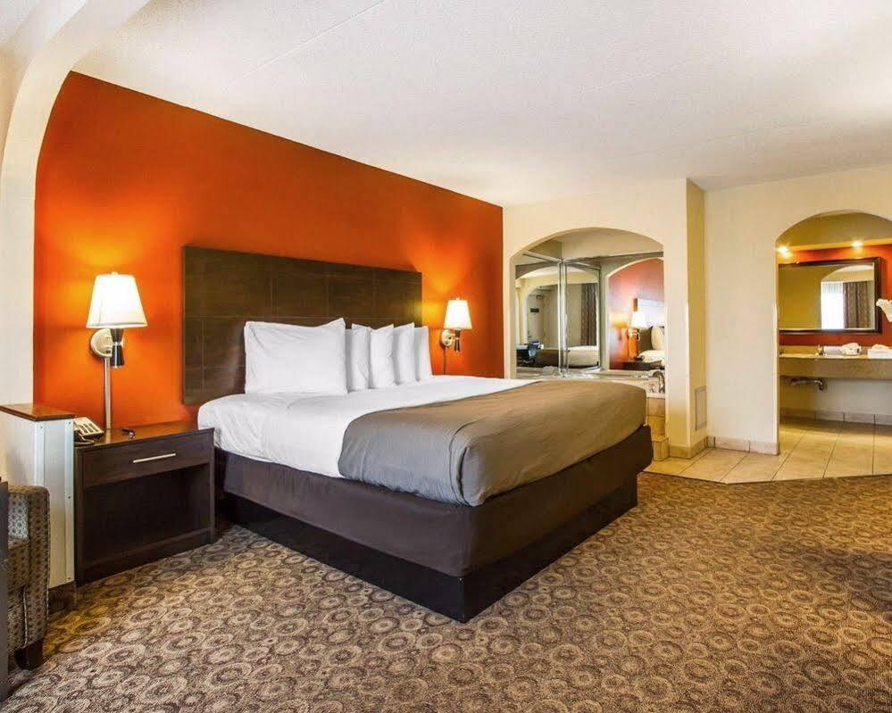 Rodeway Inn & Suites 클락스빌 외부 사진