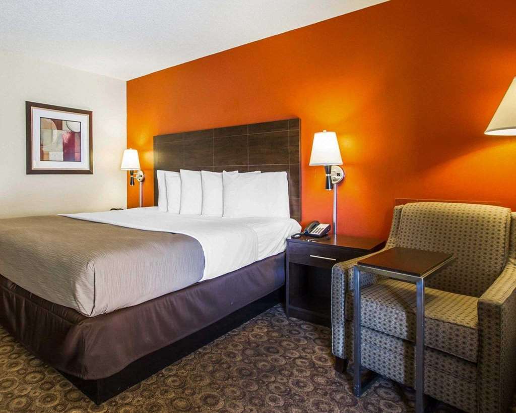 Rodeway Inn & Suites 클락스빌 객실 사진