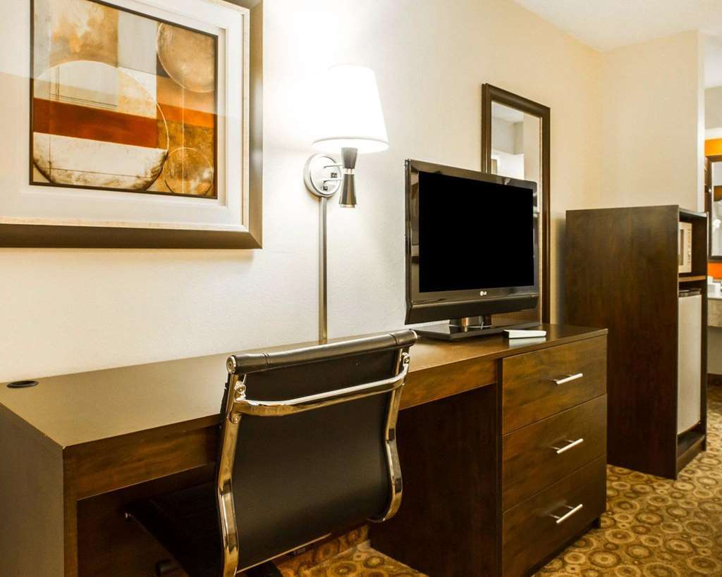 Rodeway Inn & Suites 클락스빌 객실 사진