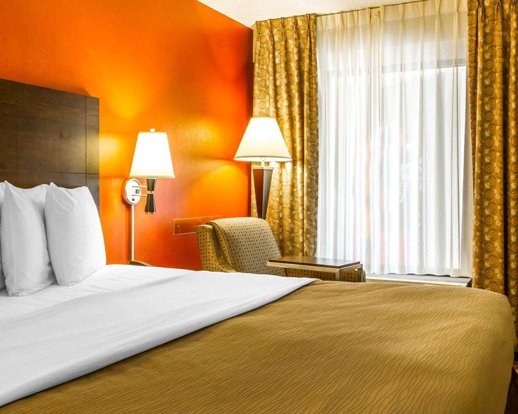 Rodeway Inn & Suites 클락스빌 객실 사진