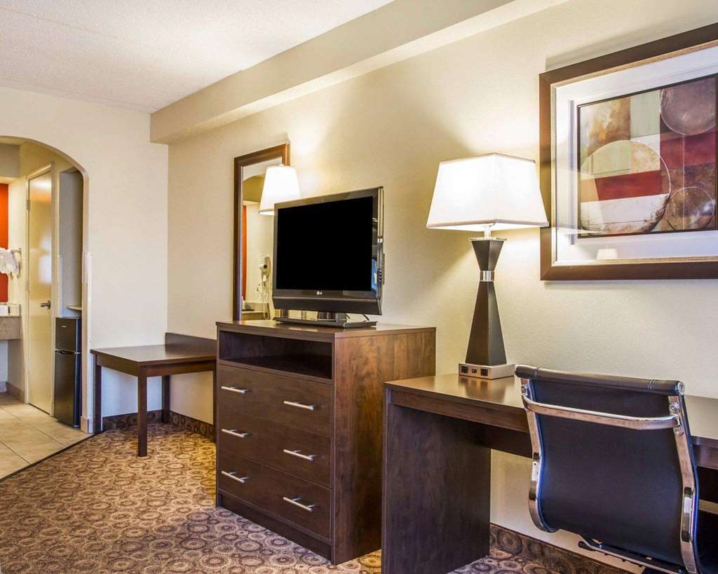 Rodeway Inn & Suites 클락스빌 객실 사진