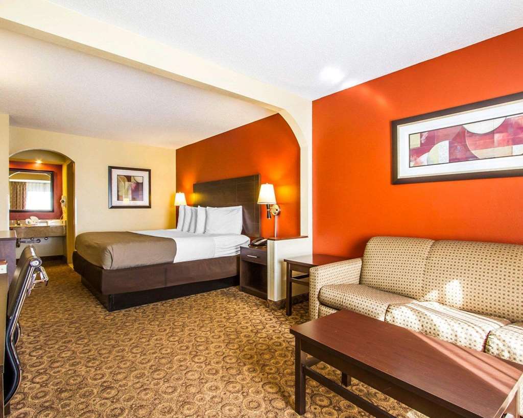 Rodeway Inn & Suites 클락스빌 객실 사진